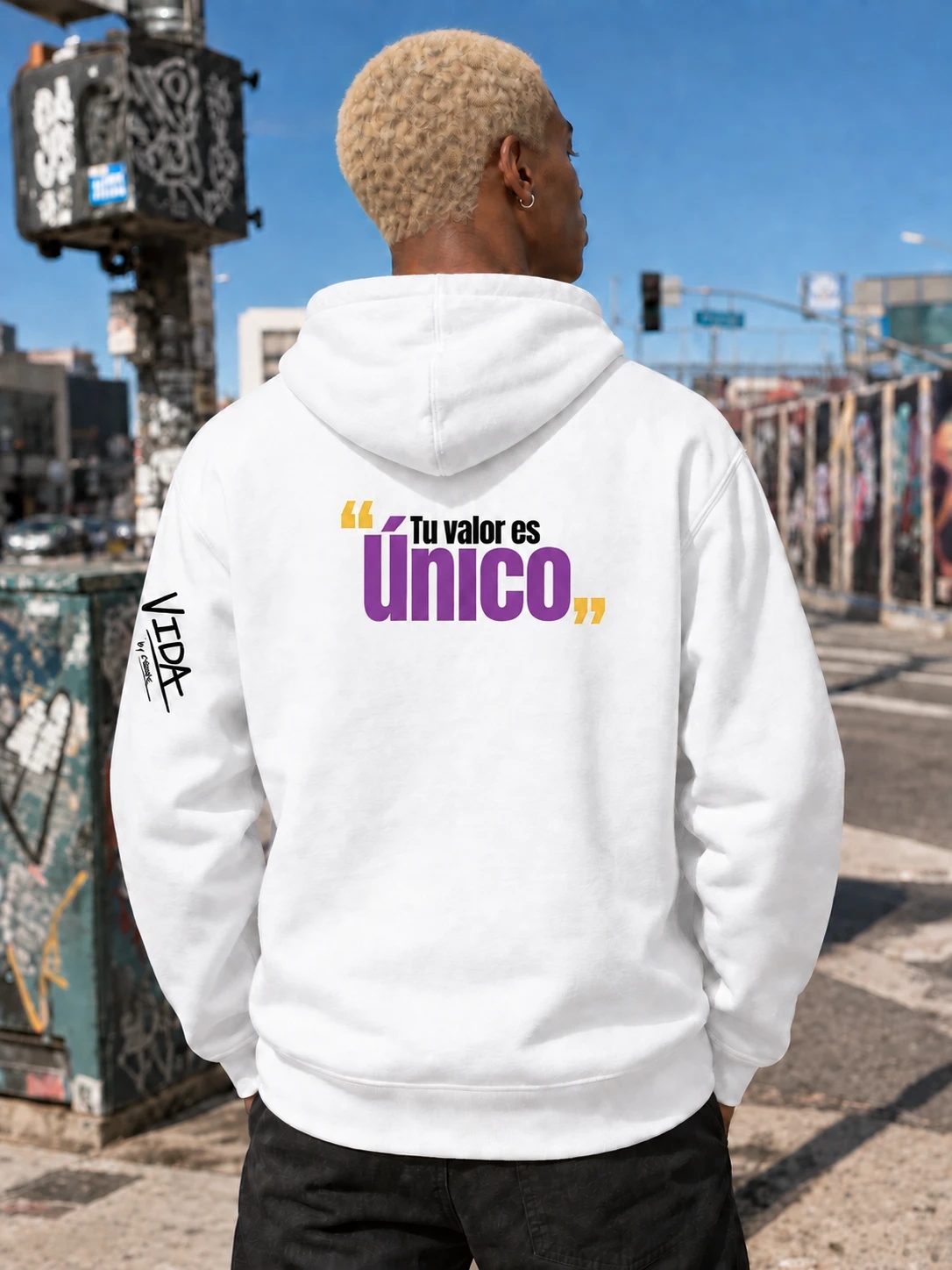 Neón, back of the white hoodie with optional Spanish message: Tu valor es único